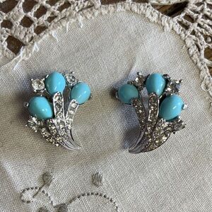Chic Silver and Turquoise Crystal Rhinestone Clip Earrings